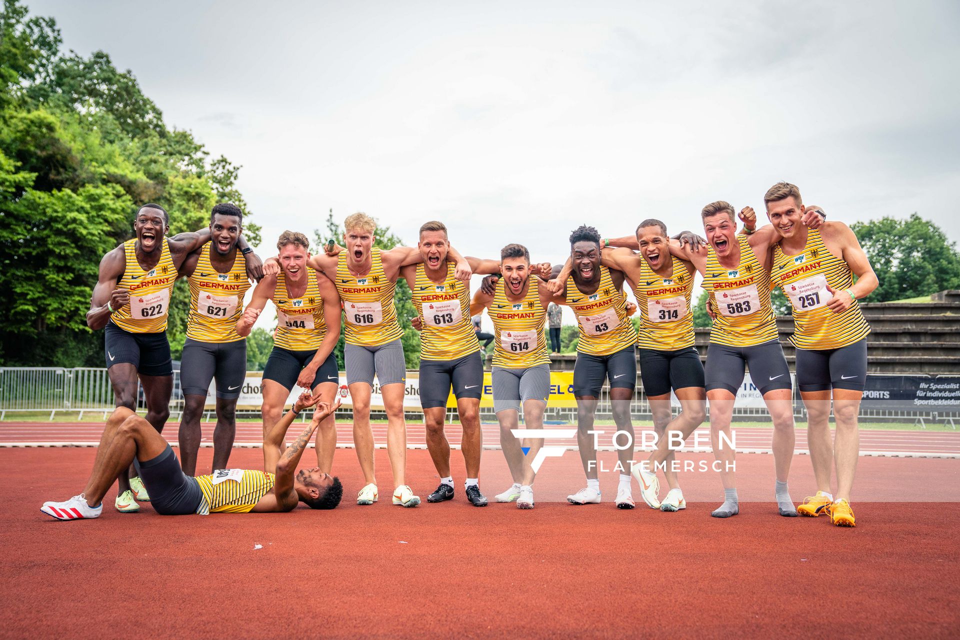 Die 4x100m Staffeln des DLVs: Owen Ansah (Hamburger SV), Lucas Ansah-Peprah (Hamburger SV), Kevin Kranz (Sprintteam Wetzlar), Marvin Schulte (SC DHfK Leipzig e.V.), Roy Schmidt (SC DHfK Leipzig e.V.), Deniz Almas (VfL Wolfsburg), James Adebola (SCC Berlin), Milo Skupin-Alfa (LG Offenburg), Julian Wagner (LC Top Team Thueringen), Patrick Domogala (MTG Mannheim) am 03.06.2022 waehrend der Sparkassen Gala in Regensburg